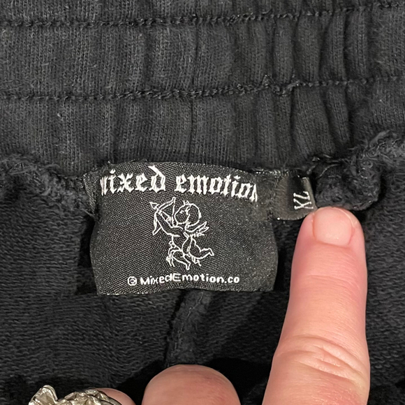 MIXED EMOTIONS Black/Red Graffiti Rhinestone Sweatpants Size XL - Picture 3 of 10